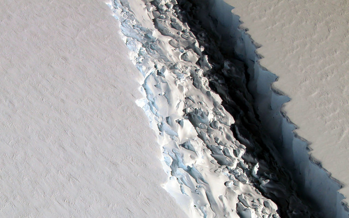 Shocking Crack in Ice Shelf Grows Another 11 Miles